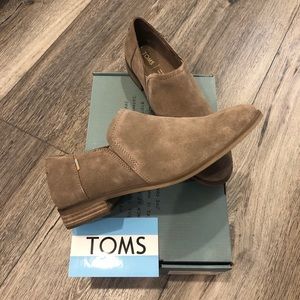TOMS Shaye Low Taupe Gray Suede booties